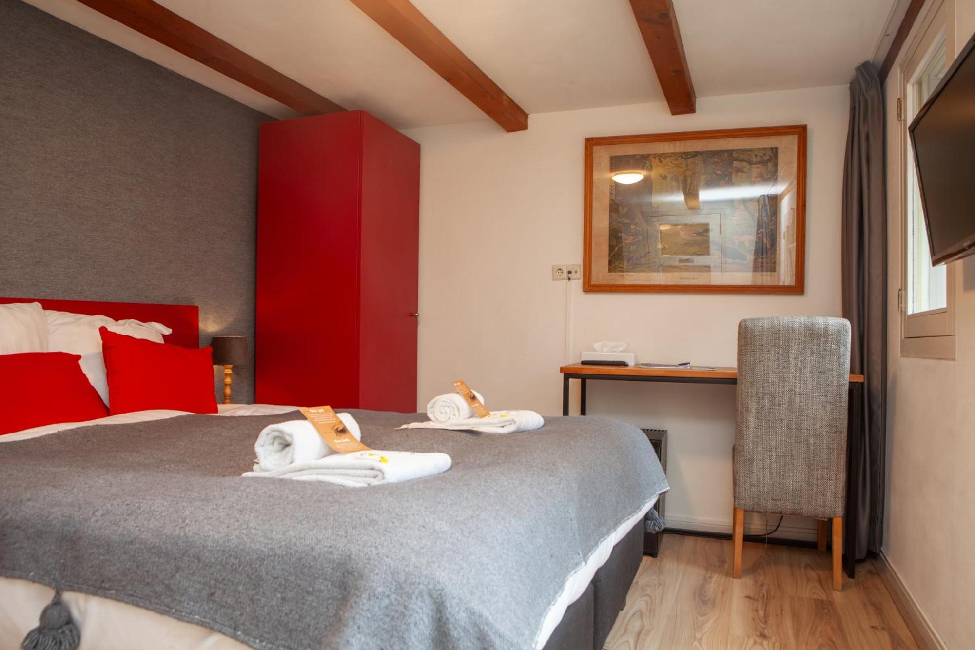 Kings Inn City Hotel อัลค์มาร์ ภายนอก รูปภาพ