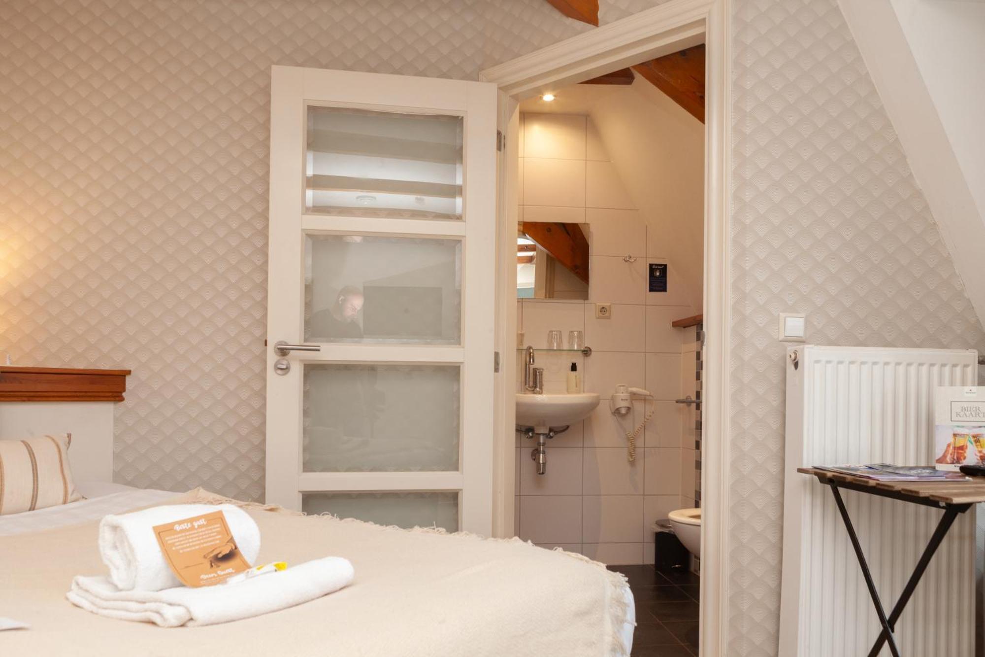 Kings Inn City Hotel อัลค์มาร์ ภายนอก รูปภาพ