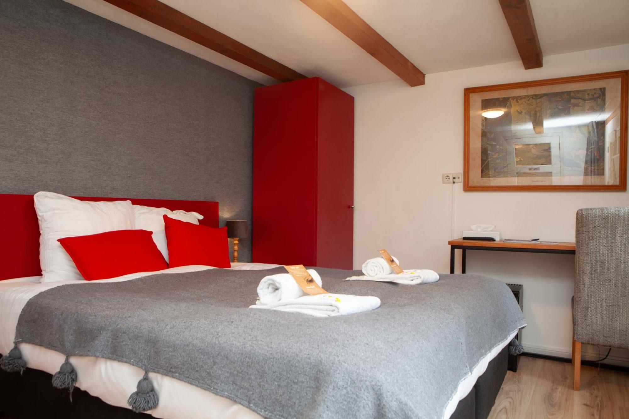 Kings Inn City Hotel อัลค์มาร์ ภายนอก รูปภาพ