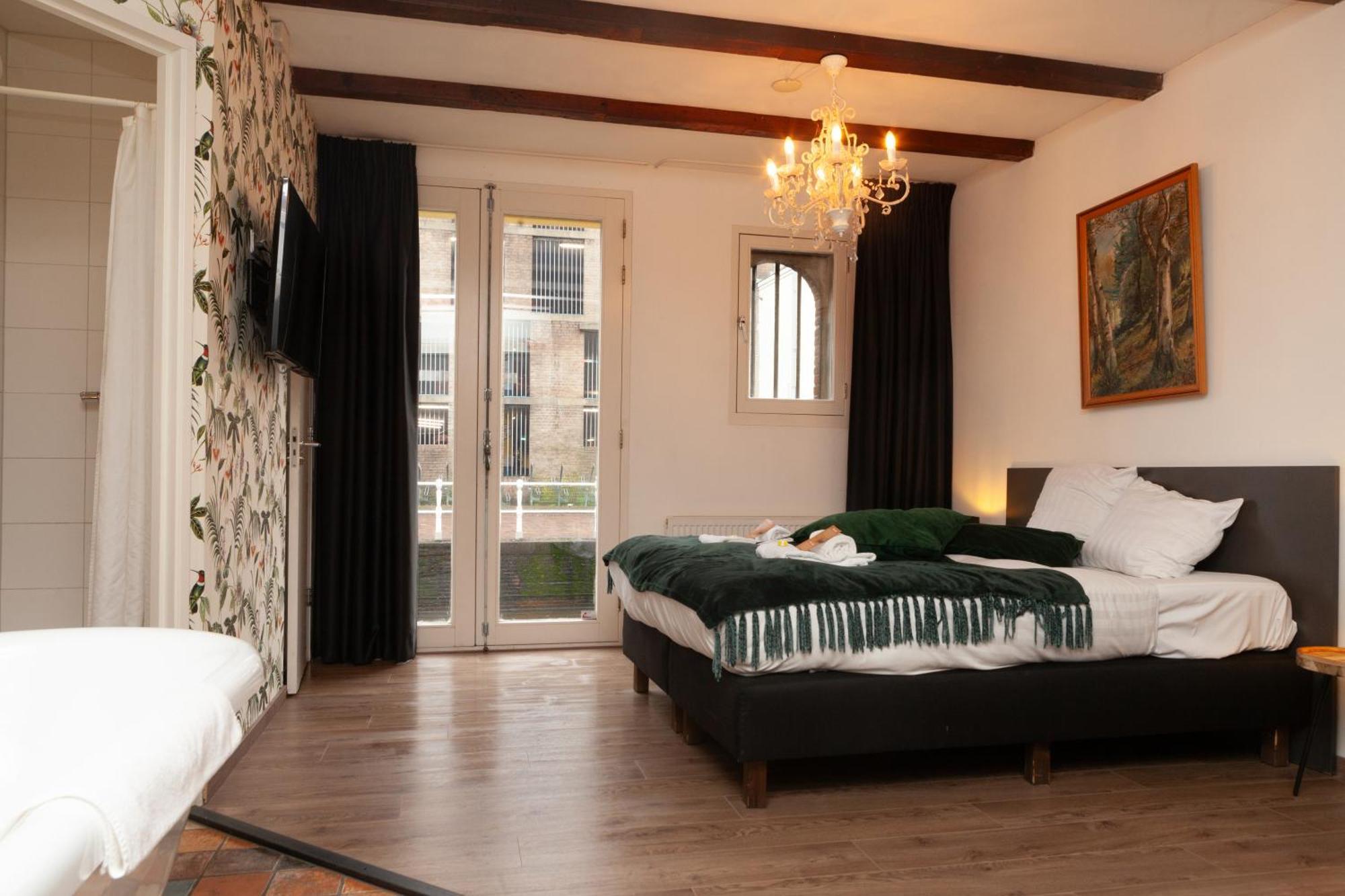 Kings Inn City Hotel อัลค์มาร์ ภายนอก รูปภาพ